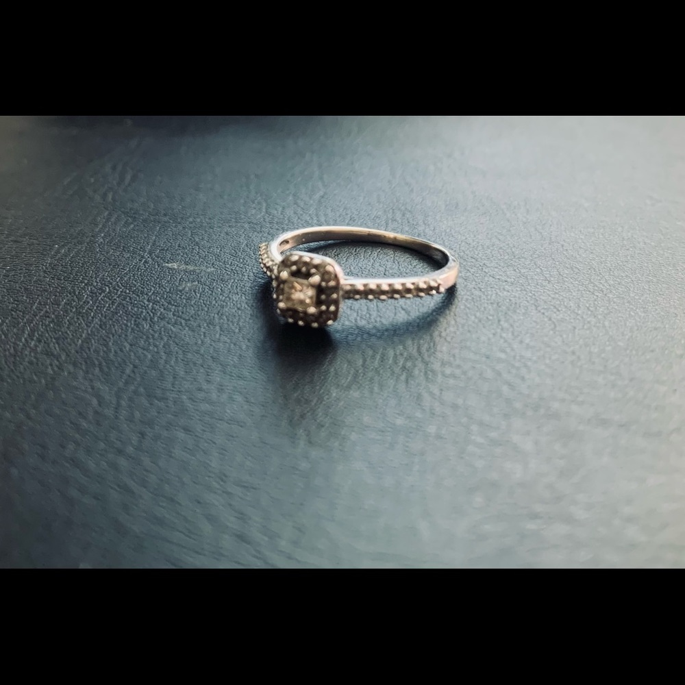 Sterling silver 1/4 CTW diamond ring 💍